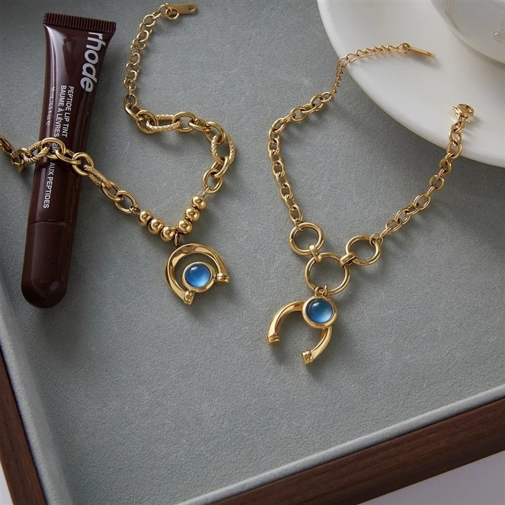 Blue Resin Horseshoe Link Bracelet high quality