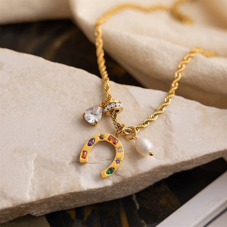 Horseshoe Twisted Rope Charm Necklace high quality